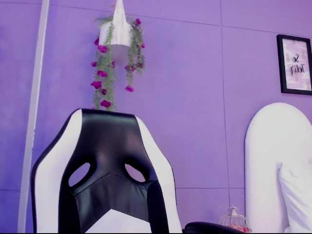 Emma-Queen-'s BongaCams show and profile