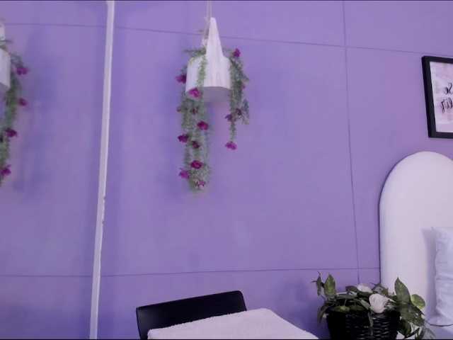 Emma-Queen-'s BongaCams show and profile