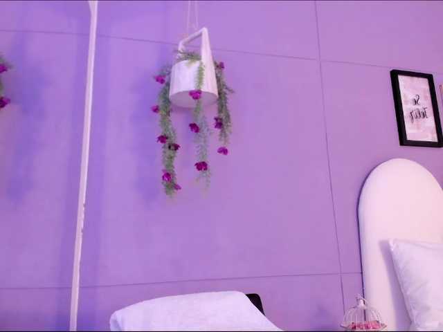 Emma-Queen-'s BongaCams show and profile