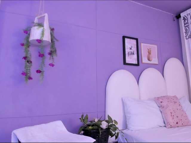 Emma-Queen-'s BongaCams show and profile