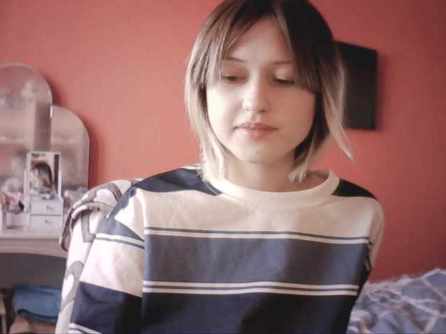 SnowWhiteNika live cam