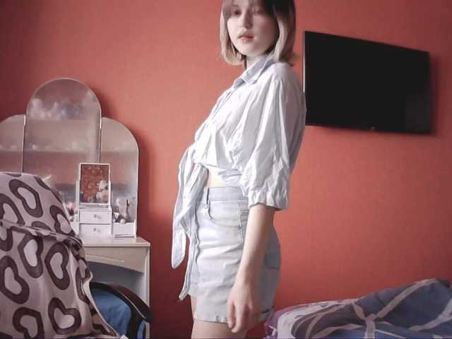 SnowWhiteNika live room