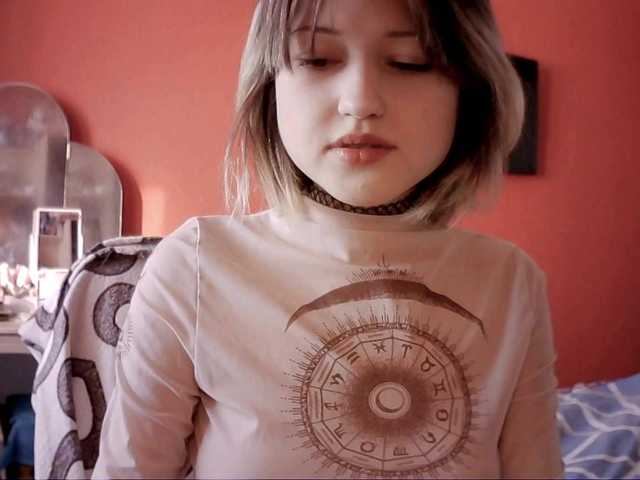 SnowWhiteNika live cam