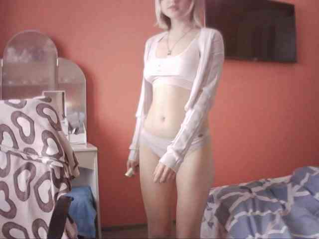 SnowWhiteNika webcam