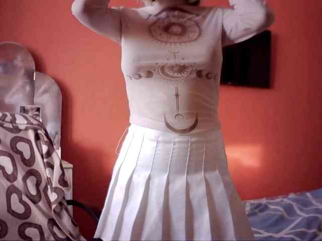 SnowWhiteNika webcam