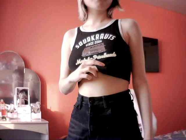 SnowWhiteNika webcam