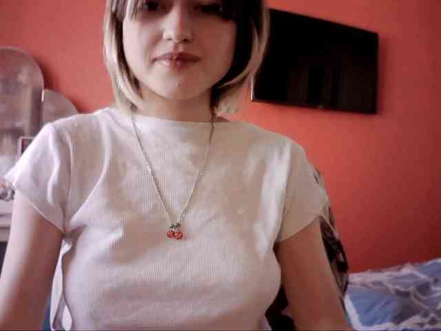 SnowWhiteNika webcam