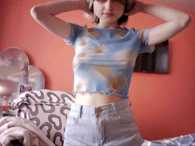 SnowWhiteNika webcam