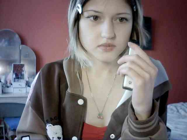 SnowWhiteNika webcam