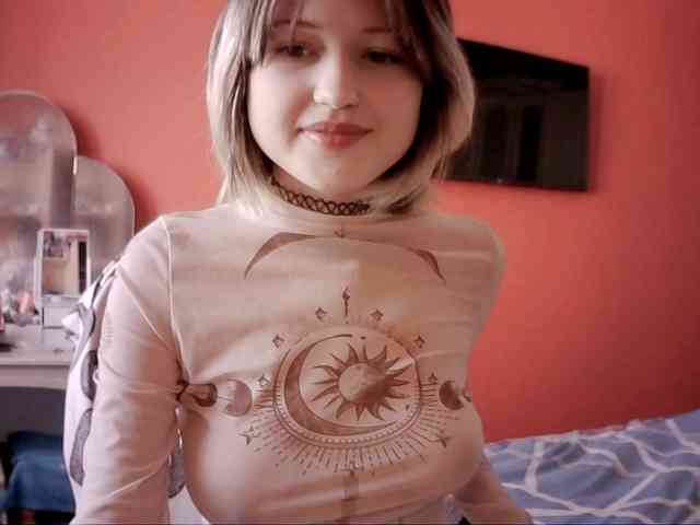 SnowWhiteNika webcam