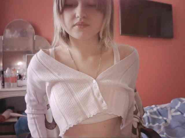 SnowWhiteNika webcam