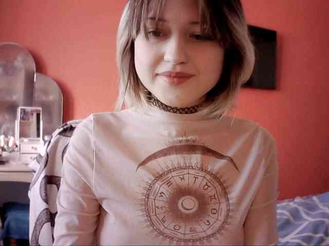 SnowWhiteNika webcam