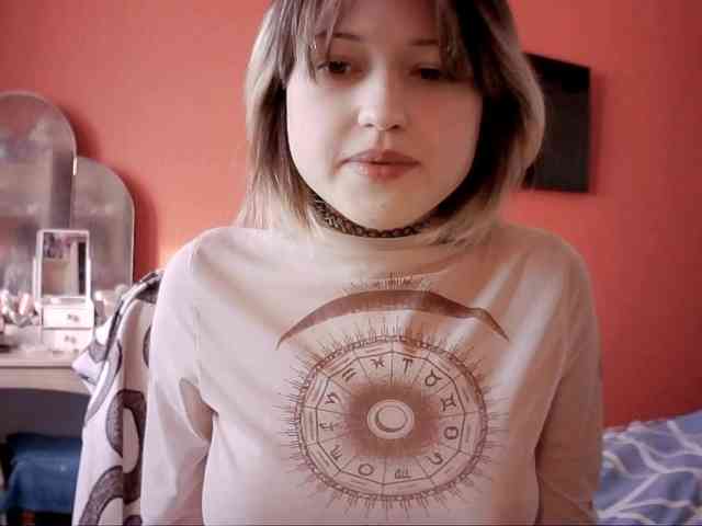 SnowWhiteNika webcam