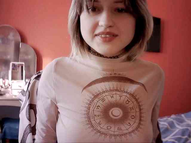 SnowWhiteNika webcam