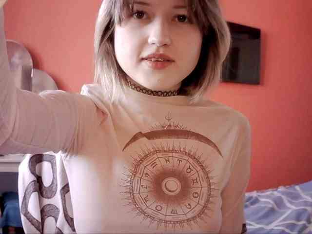 SnowWhiteNika webcam