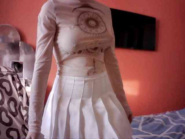 SnowWhiteNika webcam