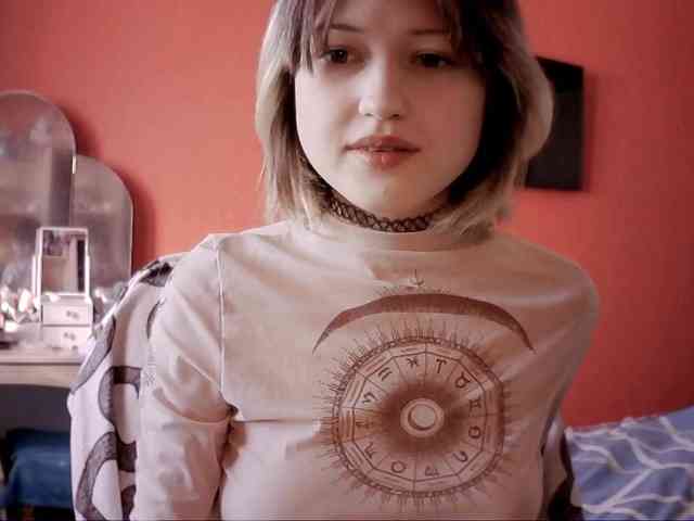 SnowWhiteNika webcam