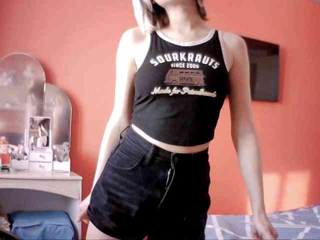 SnowWhiteNika webcam