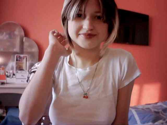 SnowWhiteNika webcam