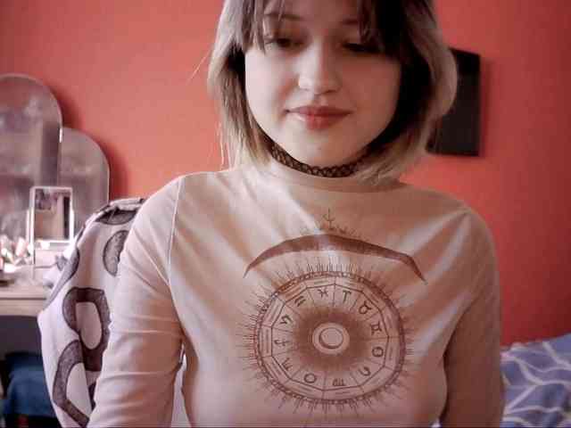 SnowWhiteNika webcam