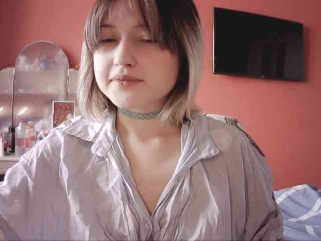 SnowWhiteNika webcam