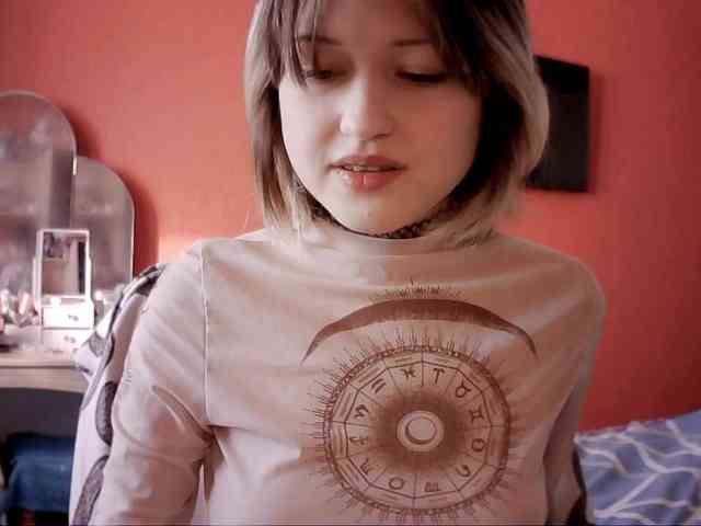 SnowWhiteNika webcam