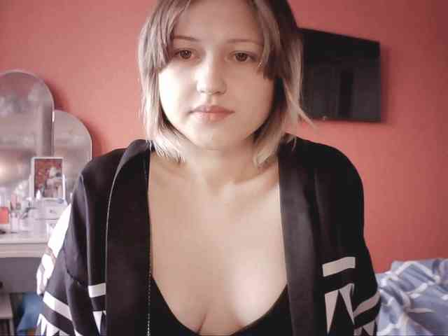 SnowWhiteNika webcam