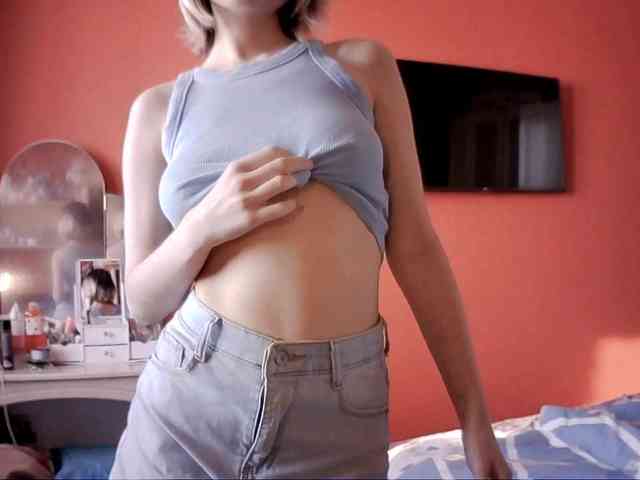 SnowWhiteNika webcam