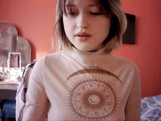 SnowWhiteNika webcam