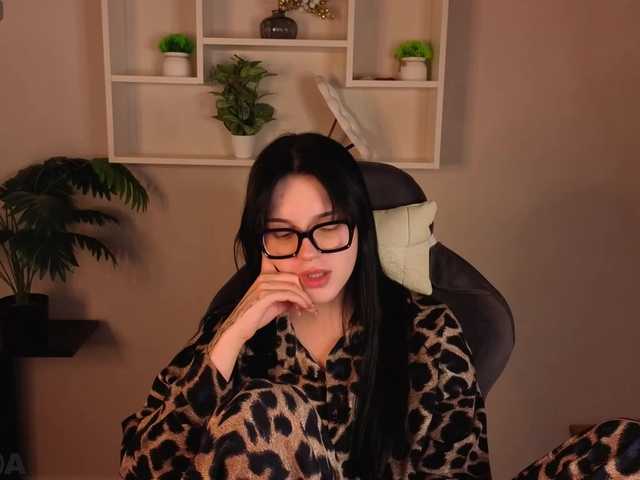 Lilith-Wholshh's BongaCams show and profile