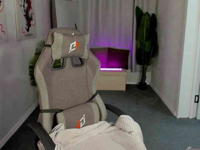 Lilith-Wholshh webcam