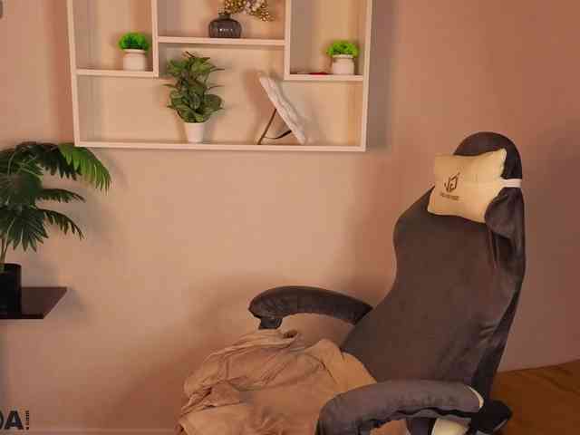 Lilith-Wholshh webcam