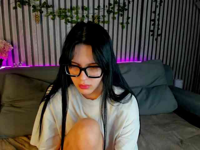 Lilith-Wholshh webcam