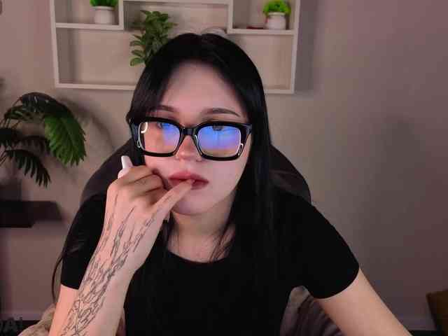 Lilith-Wholshh webcam