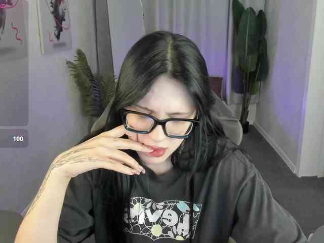 Lilith-Wholshh webcam