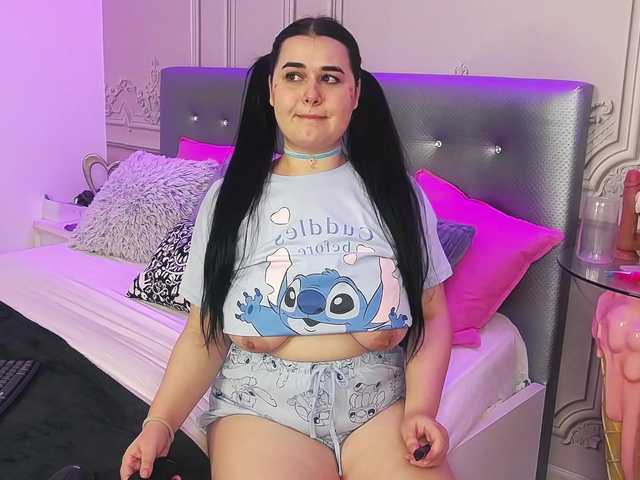 ZuriSaint's BongaCams show and profile