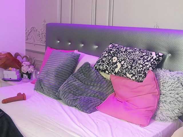 ZuriSaint's BongaCams show and profile