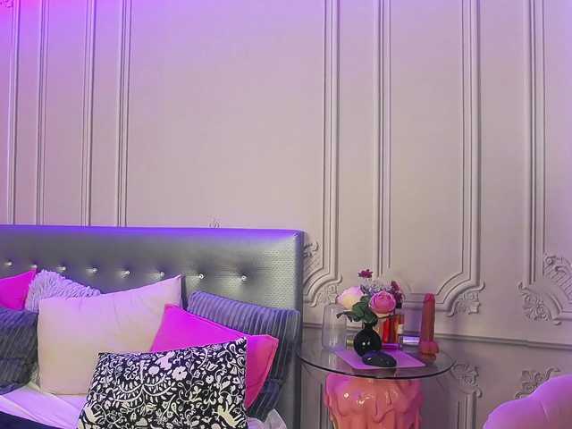 ZuriSaint's BongaCams show and profile