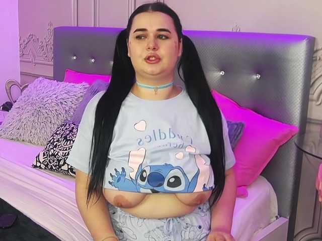 ZuriSaint's BongaCams show and profile