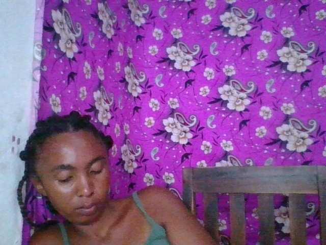 le modèle EvahMorgane est en webcam porno dans un show sur le site bongacams, il possède les tags suivants: Ebony,Brunette,Shaved