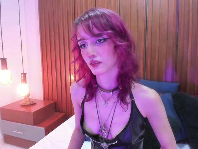 VIIOLETMOON – webcam model profile photo