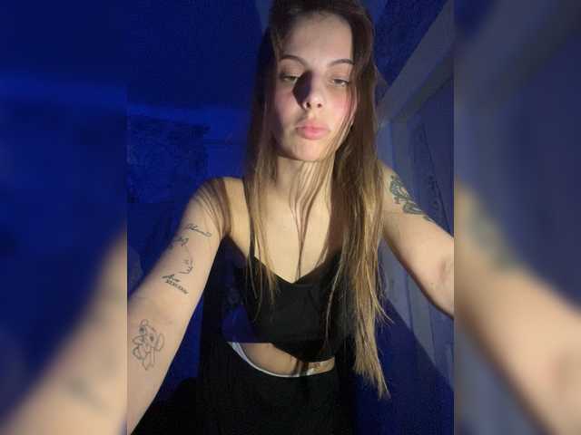 Vik-98's BongaCams show and profile