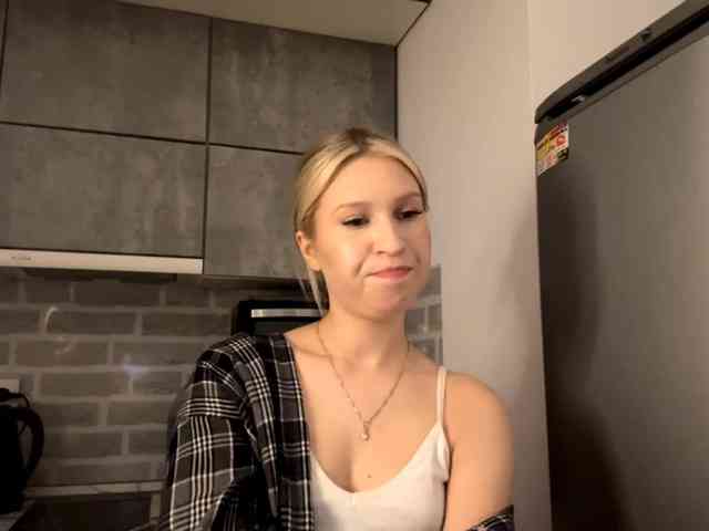 YasmineFrancher webcam