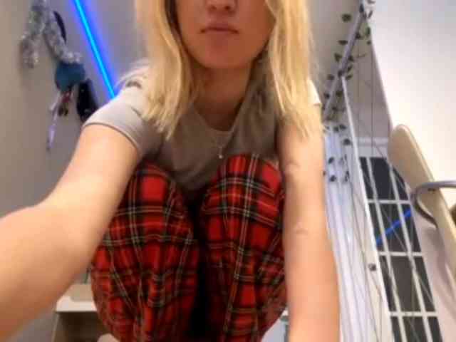 YasmineFrancher webcam