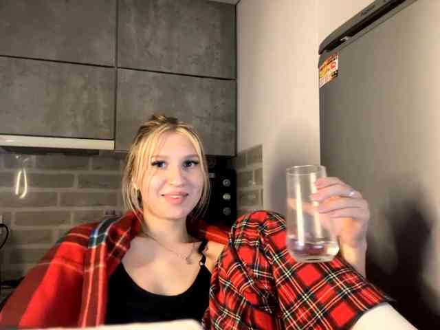 YasmineFrancher webcam