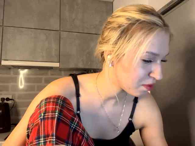 YasmineFrancher webcam