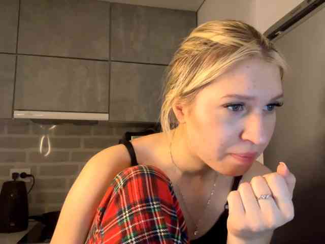 YasmineFrancher webcam