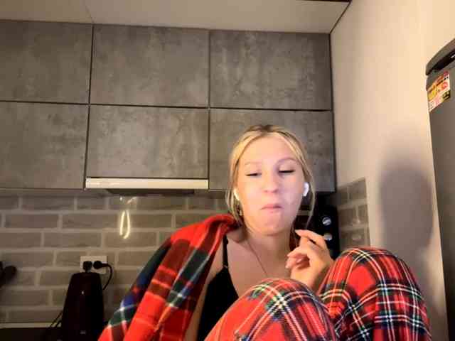 YasmineFrancher webcam