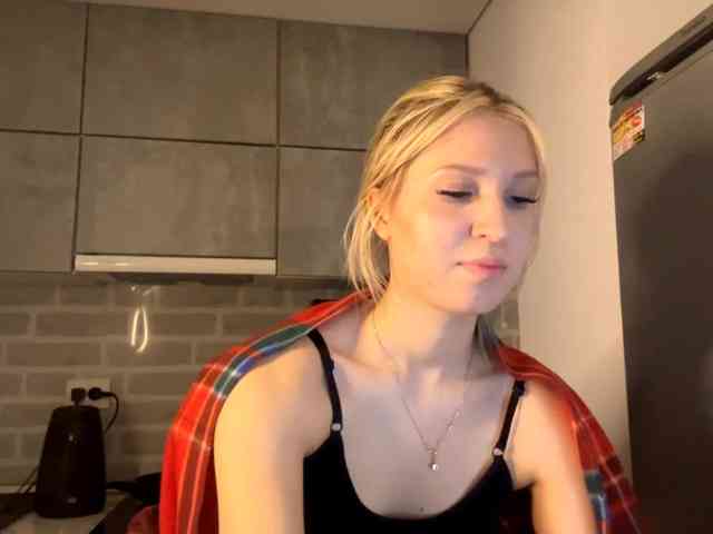 YasmineFrancher webcam