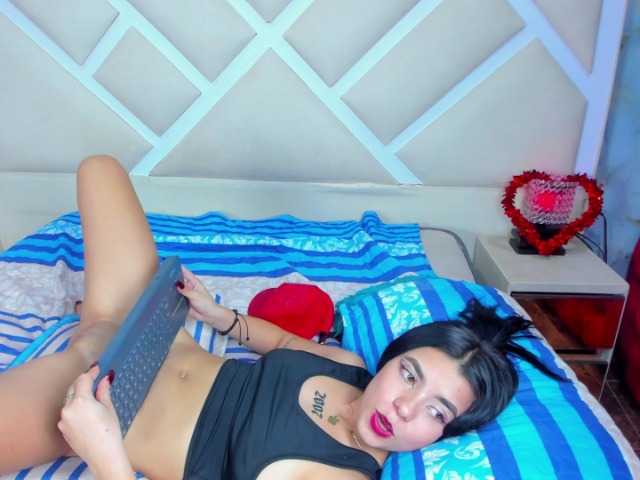 InnocentLooksex's BongaCams show and profile